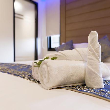 Eleven Avenue Suites Bangkok Extérieur photo