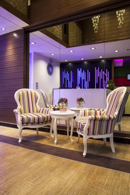 Eleven Avenue Suites Bangkok Extérieur photo