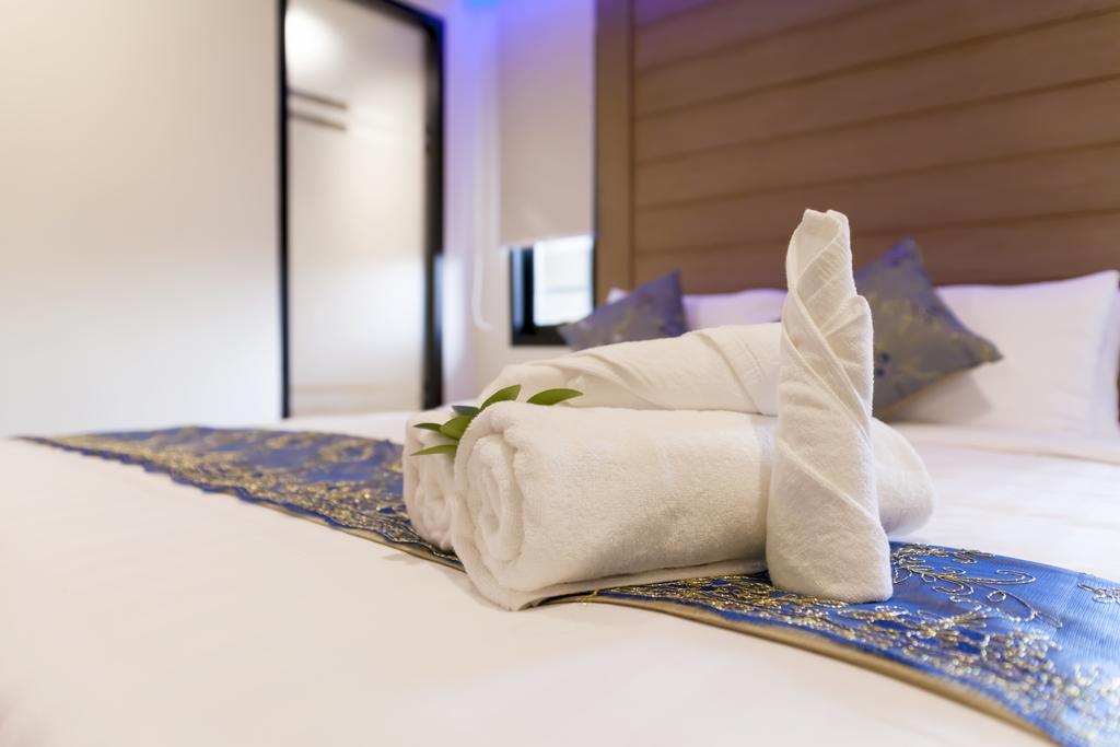 Eleven Avenue Suites Bangkok Extérieur photo
