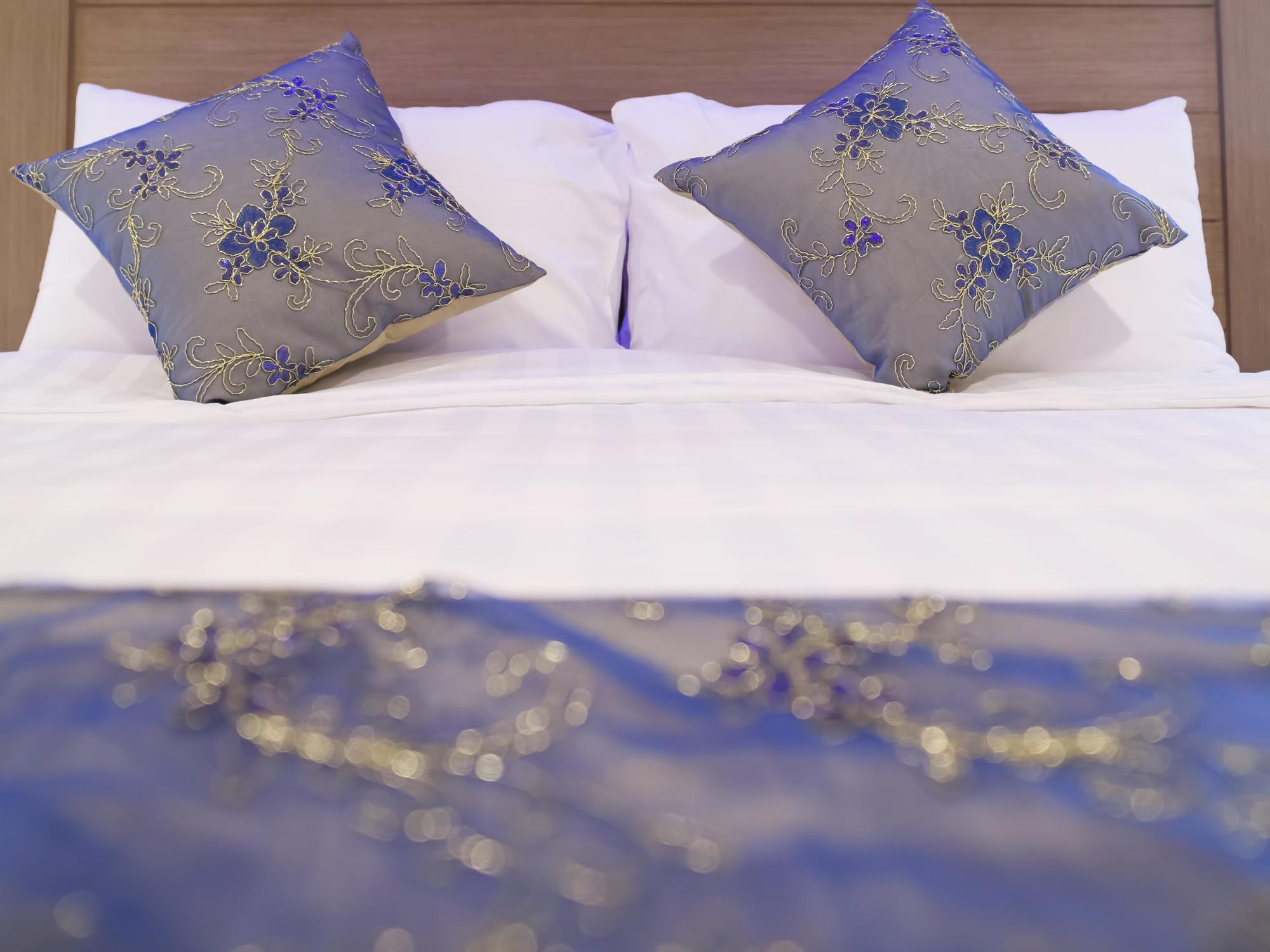 Eleven Avenue Suites Bangkok Extérieur photo