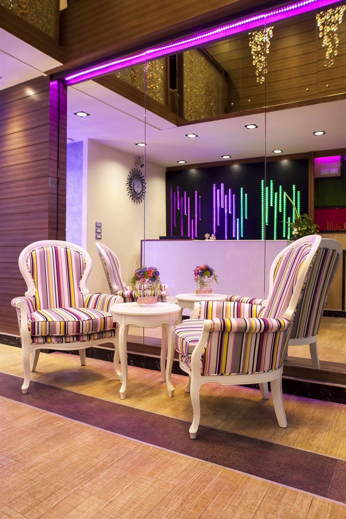 Eleven Avenue Suites Bangkok Extérieur photo