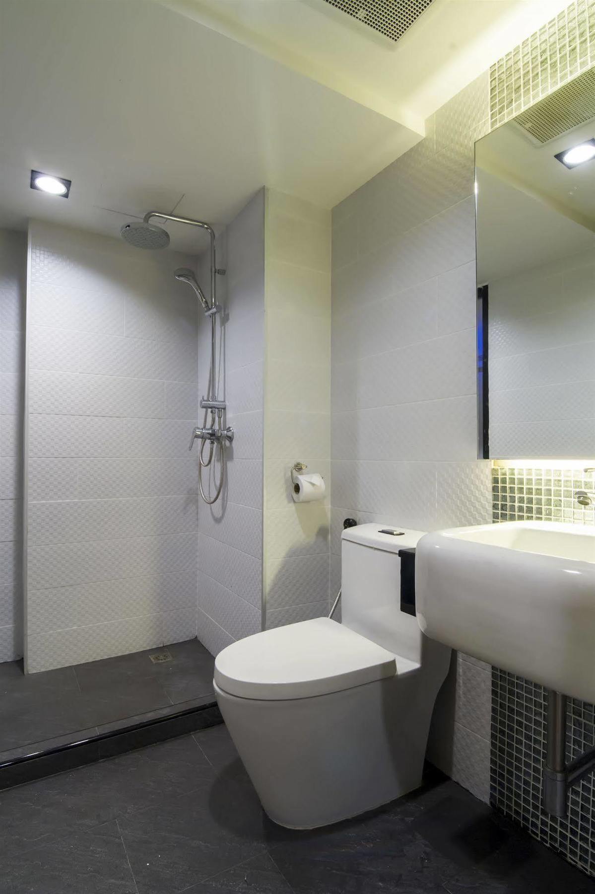 Eleven Avenue Suites Bangkok Extérieur photo