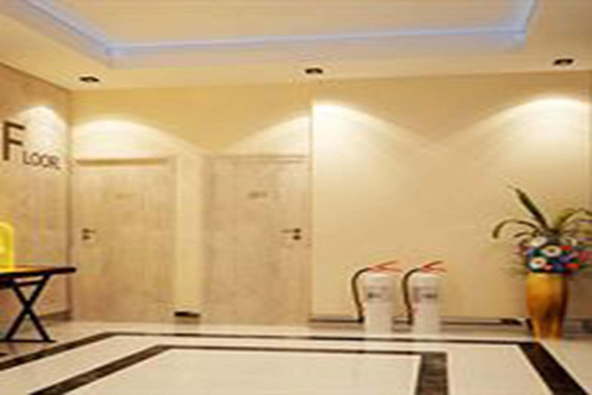 Eleven Avenue Suites Bangkok Extérieur photo