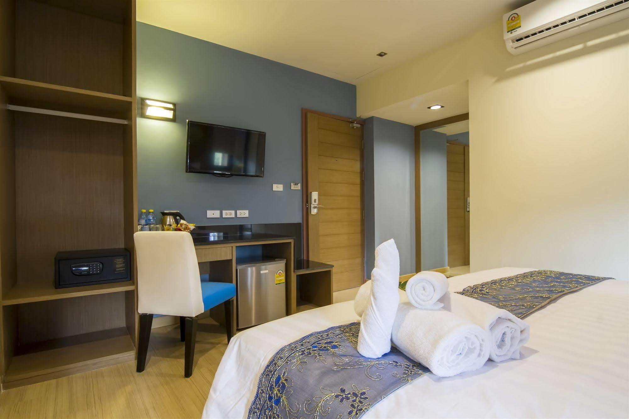 Eleven Avenue Suites Bangkok Extérieur photo