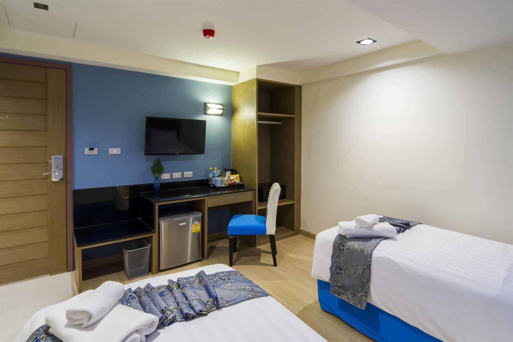Eleven Avenue Suites Bangkok Extérieur photo