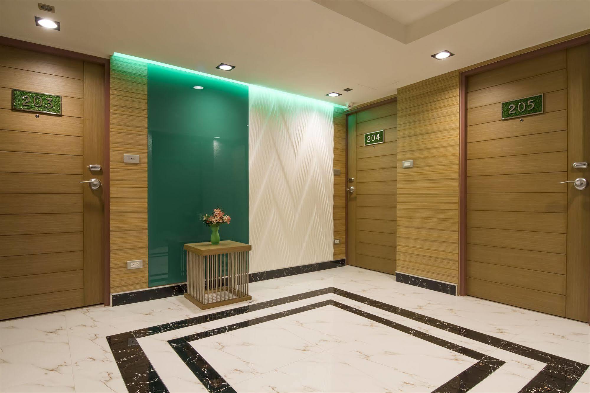 Eleven Avenue Suites Bangkok Extérieur photo