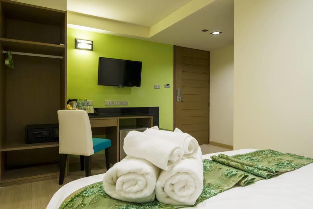 Eleven Avenue Suites Bangkok Extérieur photo