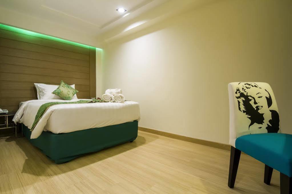 Eleven Avenue Suites Bangkok Extérieur photo