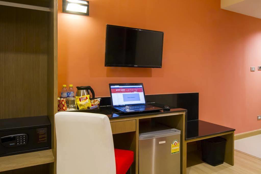 Eleven Avenue Suites Bangkok Extérieur photo